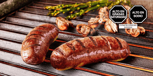 chorizos y parrillas con 3 salsas